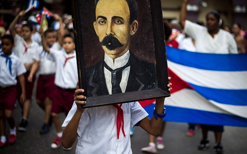 Cada cubano debe llevar siempre en la memoria el recuerdo de José Martí, él es símbolo de nuestra identidad cultural